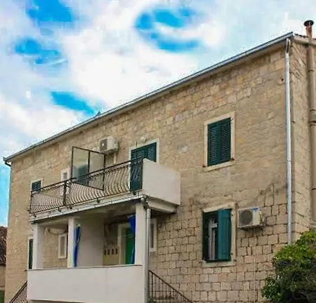 Ani * Kaštela