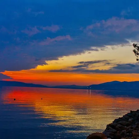 Ani * Kastela